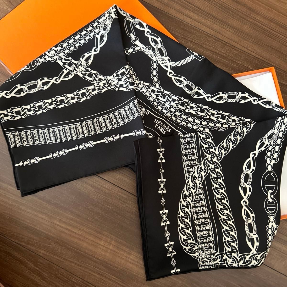HERMES エルメス カレ90 レアクション・アン・シェーヌ 値下げ HERMES エルメス カレ90 レアクション・アン・シェーヌ 値下げ