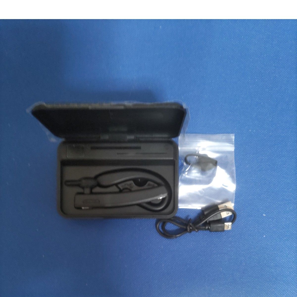 ★【未使用品】1800mAh充電ケース Bluetoothヘッドセット M8　V5. ワイヤレスイヤホン　マイク内蔵　