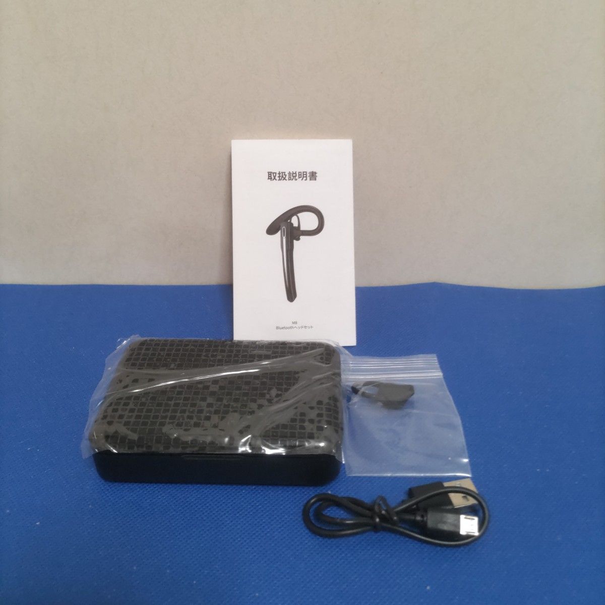 ★【未使用品】1800mAh充電ケース Bluetoothヘッドセット M8　V5. ワイヤレスイヤホン　マイク内蔵　