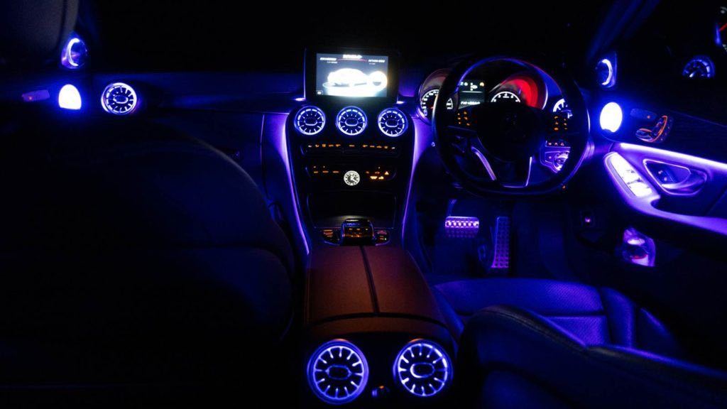 ベンツ Cクラス W205 S205 C205 A205 現行ルックアンビエントライト連動 エアコン吹き出し口 純正交換タイプ3色 ６４色前後7個