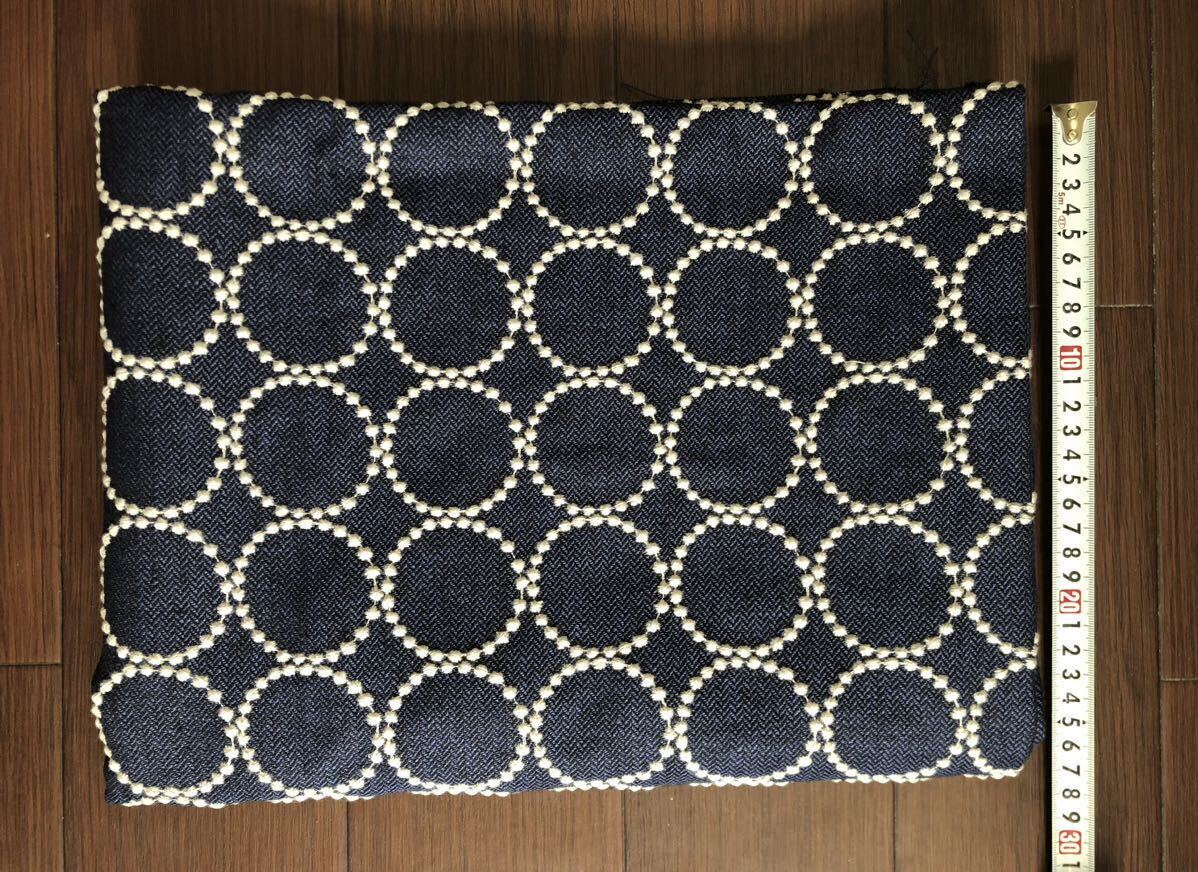 ∞ mina perhonen ∞ ミナペルホネン tambourine タンバリン ネイビー navy ライトベージュ 刺繍 生地 はぎれ カットクロス ファブリック小の画像1