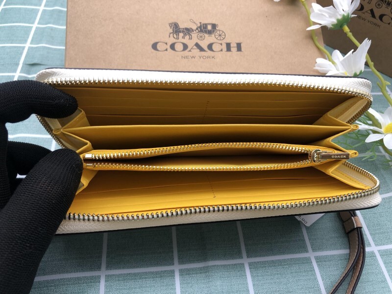 COACH コーチ 財布 長財布 プレゼント 贈り物 ホワイト ギフト クリーム色 レザー ウォレット レディース 新品 未使用 馬車 C060