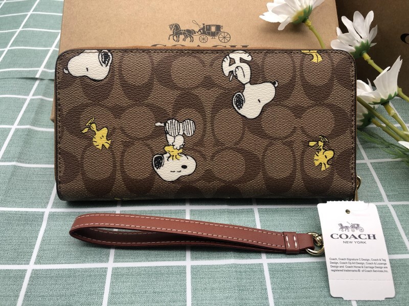 COACH コーチ 財布 長財布 SNOOPY ギフト スヌーピー 新品未使用 プレゼント 贈り物 レザー ウォレット ラウンドファスナー ブランド A147の画像2