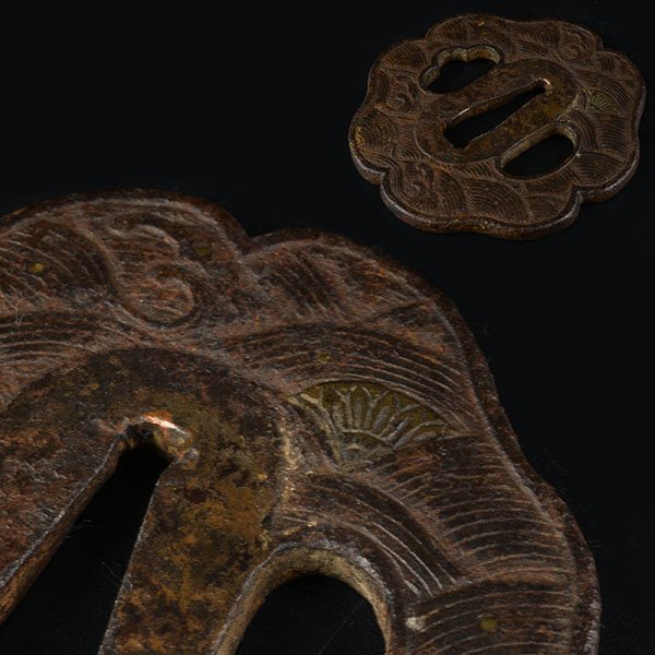 【加】1504e 時代 刀装具 鉄地 青海波図 鍔 重量 114,4g / 鉄鍔の画像1