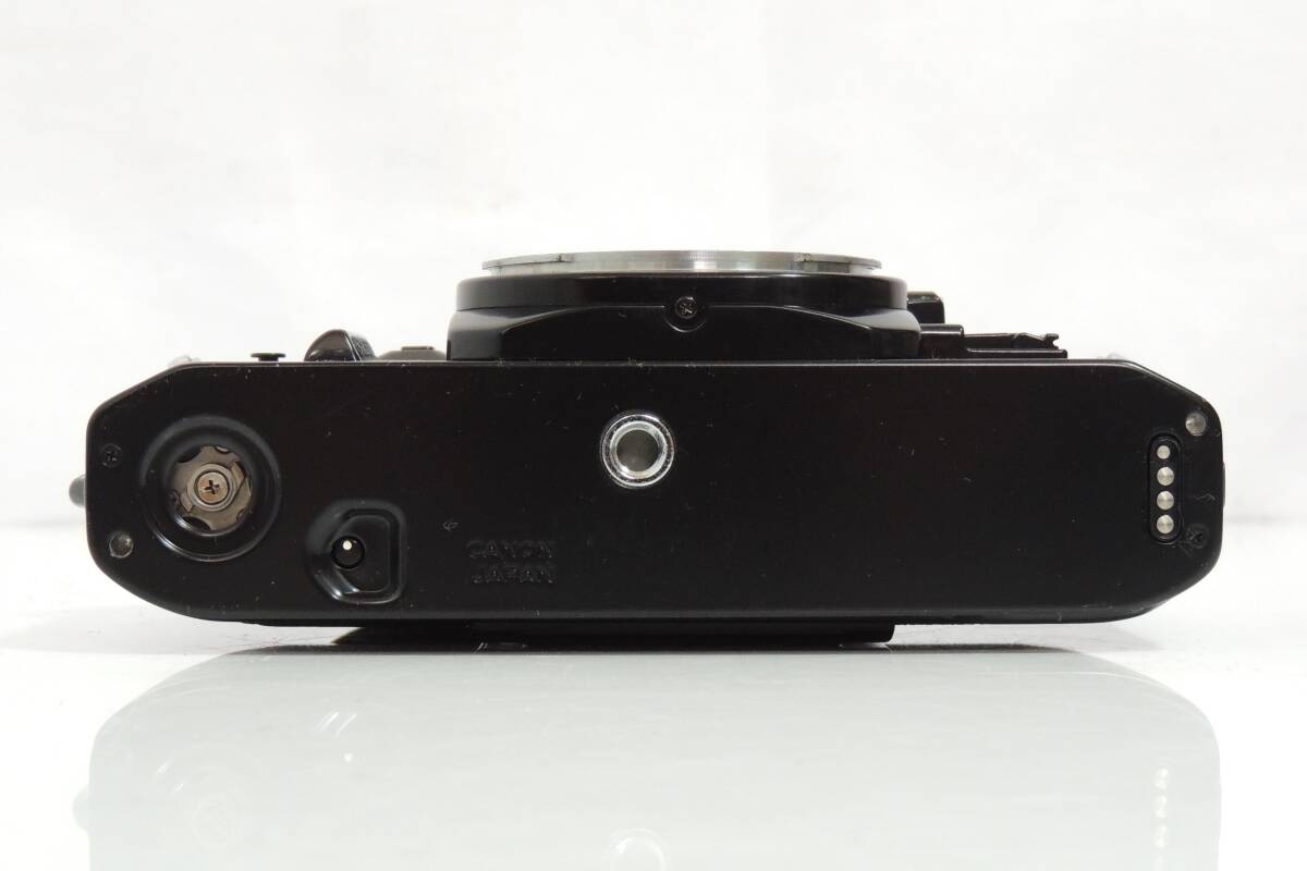 □　Canon　A-1　キャノン　ブラックボディ　一眼レフ　フィルムカメラ　CANON MACRO LENS FD 100㎜ 1:4 S.C.　動作未確認　中古品　④_画像6