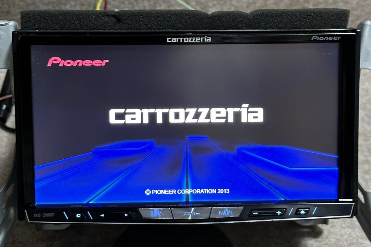 A★carrozzeria カロッツェリア AVIC-ZH0007 サイバーナビ Bluetooth Pioneer B-CASカード付 2013年製_画像1