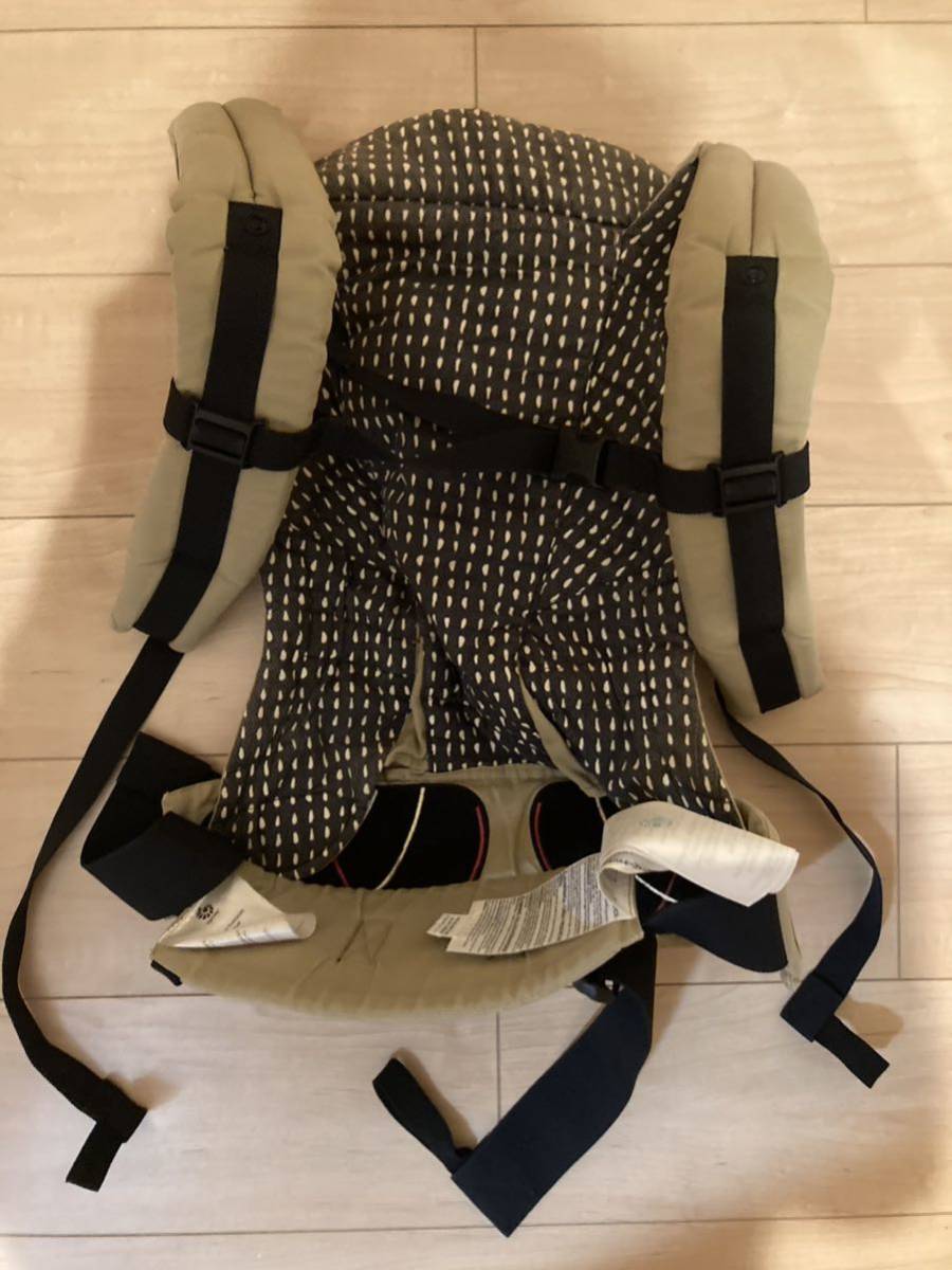 【used】エルゴベビー　抱っこ紐　品名　ADAPT ＣARRIER_画像2