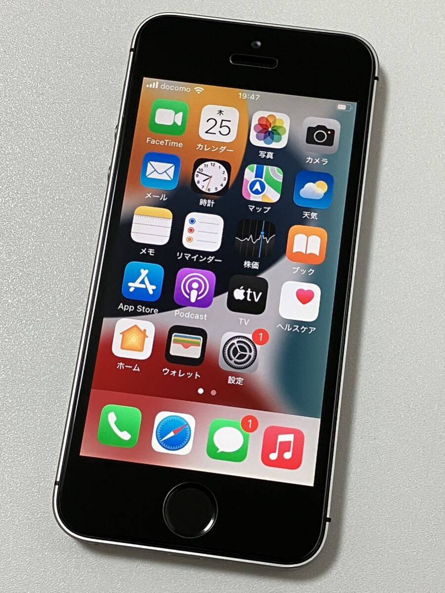 SIMフリー iPhoneSE 32GB Space Gray シムフリー アイフォンSE スペースグレイ 黒 ソフトバンク docomo au UQ 楽天 SIMロックなし A1723の画像1