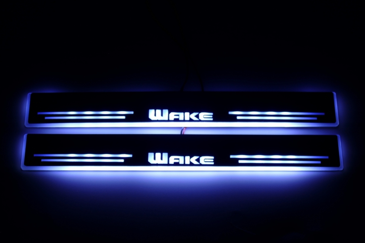 LEDスカッフプレート　WAKE　白　流れる　ウェイク　前　ホワイト　ダイハツ　メッキ_画像1