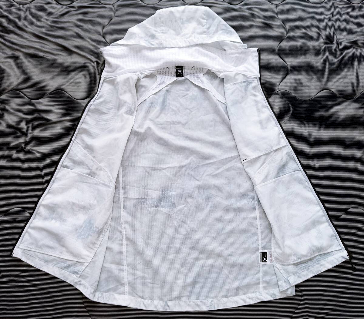 美品！高品質！OAKLY オークリー Skull Involved Vest 超薄手 超軽量ゴルフベスト(L相当)価格15400円の画像5