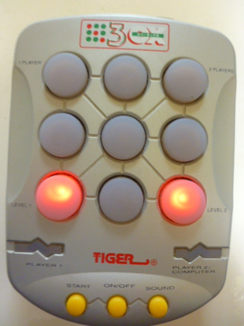 昭和レトロ TIGER 3-OX スリーオックス携帯ゲーム 作動ジャンクの画像1