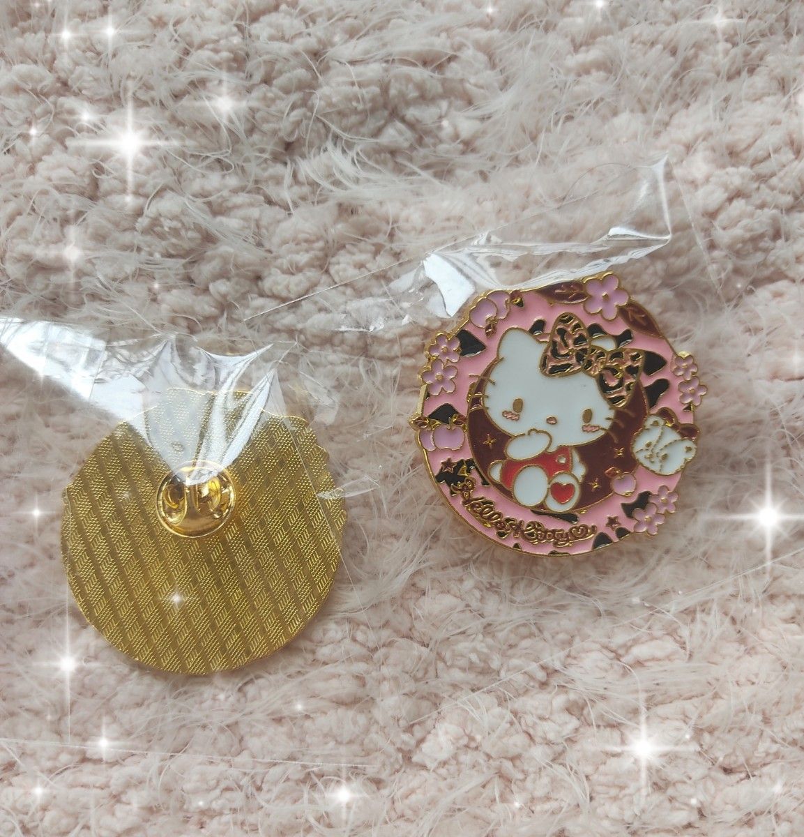 Sanrio  Hello Kitty ピンバッジ  ブローチ 金属製