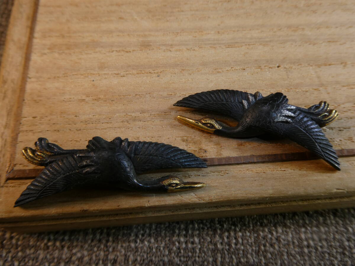 刀職工房 仕立の良い鶴の目貫 刀装具  鍔 漆塗 鮫皮 柄 縁頭 金工 日本刀 刀剣の画像9