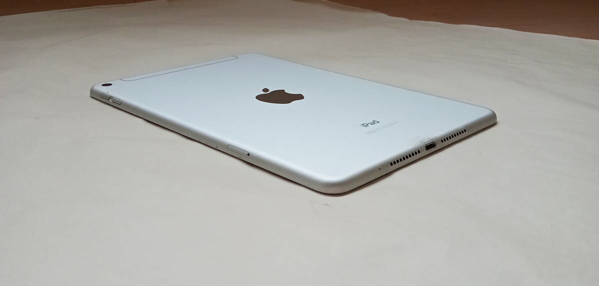iPad mini5 【256GB】 Wi-Fi + Cellular SIMフリー シルバー Retina 一括購入 指紋認証対応 大容量 タブレット 小型 ミニ 第5世代 送料無料_画像3