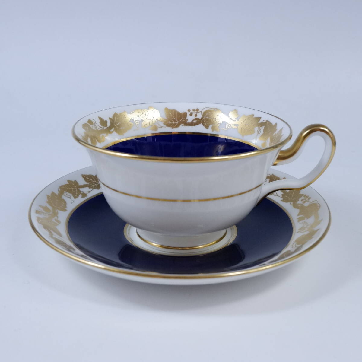 ウェッジウッド ホワイトホール パウダーマザリンブルー ティーカップ&ソーサー(ピオニー) Whitehall Powder Mazarine Blue Wedgwood 緑壺の画像1