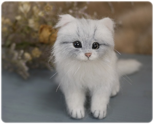 *malta* cat wool felt chinchilla silver . cat soft. cat real . Mini cat ** hand made cat 