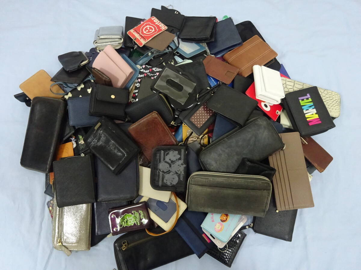 (.-G1-1088) purse together change purse . coin case pass case key case woman man for children etc. various large amount 8.4. used 