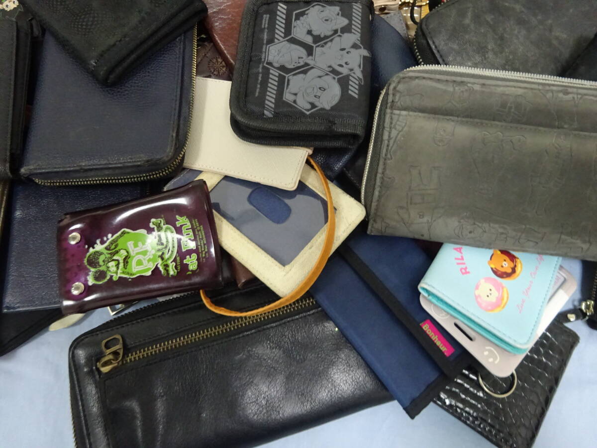 (.-G1-1088) purse together change purse . coin case pass case key case woman man for children etc. various large amount 8.4. used 