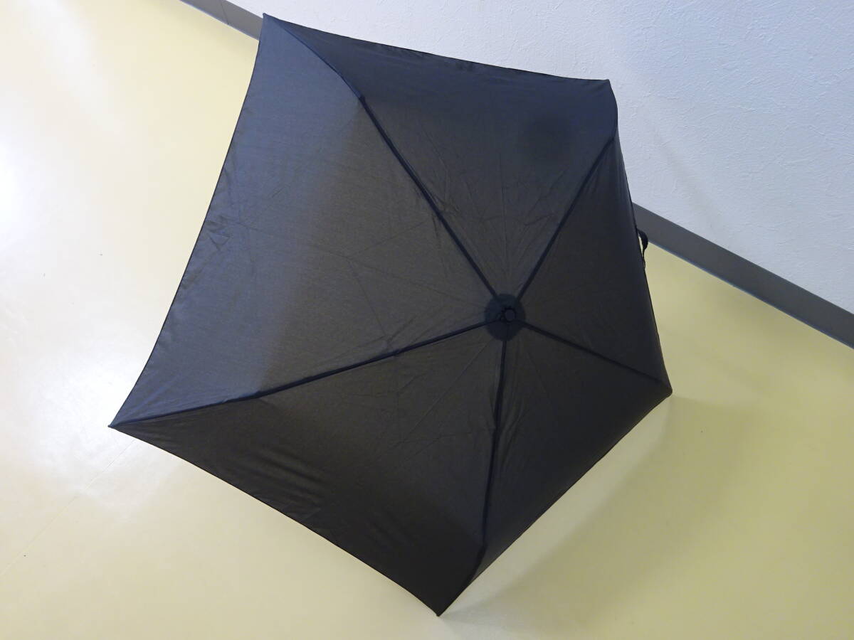 ( せ-A1-1144 ）折りたたみ傘 MUJI 無印良品 ブラック 黒 コンパクト 軽量 無地 メンズ レディース 男女兼用 全長約21.5cm 半径約47cm 中古の画像1