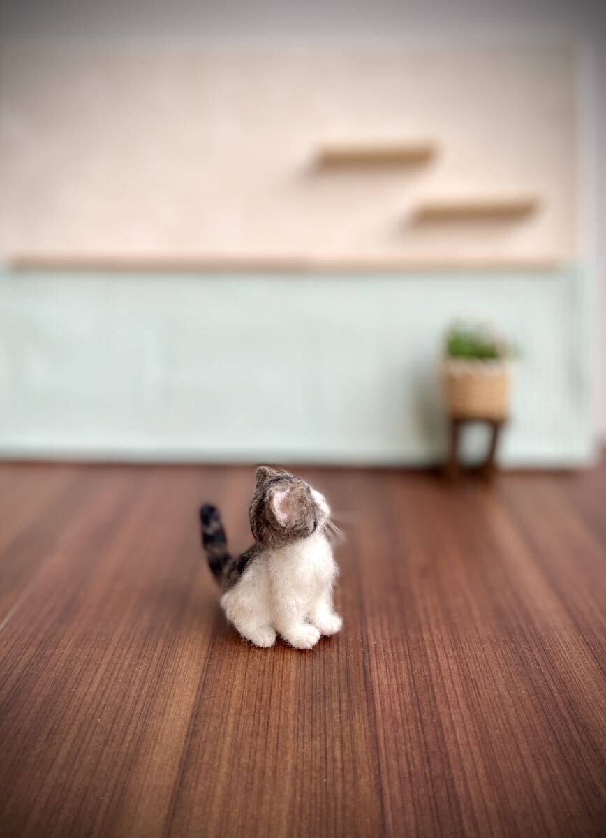 ＊maru＊羊毛フェルト 小さなキジ白 子猫 ハンドメイド ブライス 人形 ドールハウスの画像5
