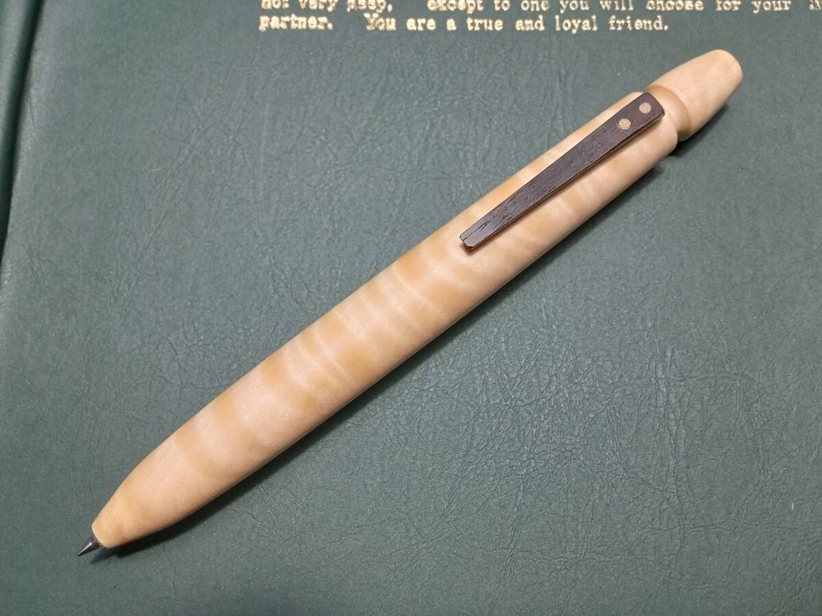 木製ボールペン（栃縮杢、希少銘木無垢）の画像1