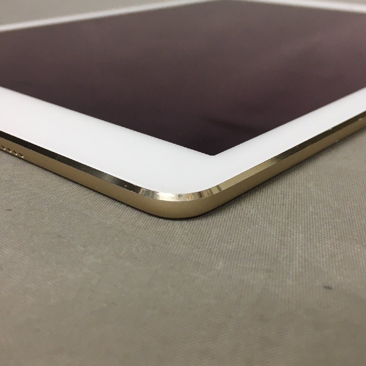 【中古品B】au(エーユー) iPad Air2 Wi-Fi+Cellularモデル MH1C2J/A 16GB 9.7インチ カラー：ゴールド ※SIMロック解除非対応 (063109)の画像6
