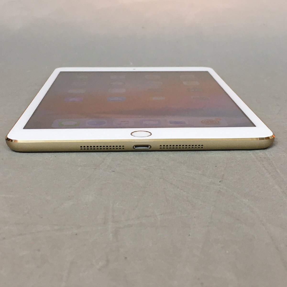 【現状品】iPad mini3 Wi-Fiモデル 128GB MGYK2J/A ゴールド 7.9型タブレット (管理番号：063109)の画像6