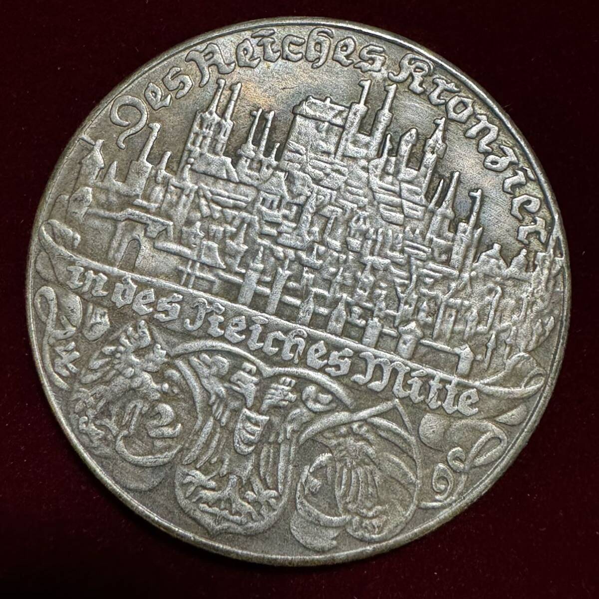 ドイツ ニュルンベルクの街 硬貨 古銭 1938年 オーストリア併合 剣 帝国の鷲 紋章 クラウン 花輪 コイン 銀貨 外国古銭 海外硬貨の画像2