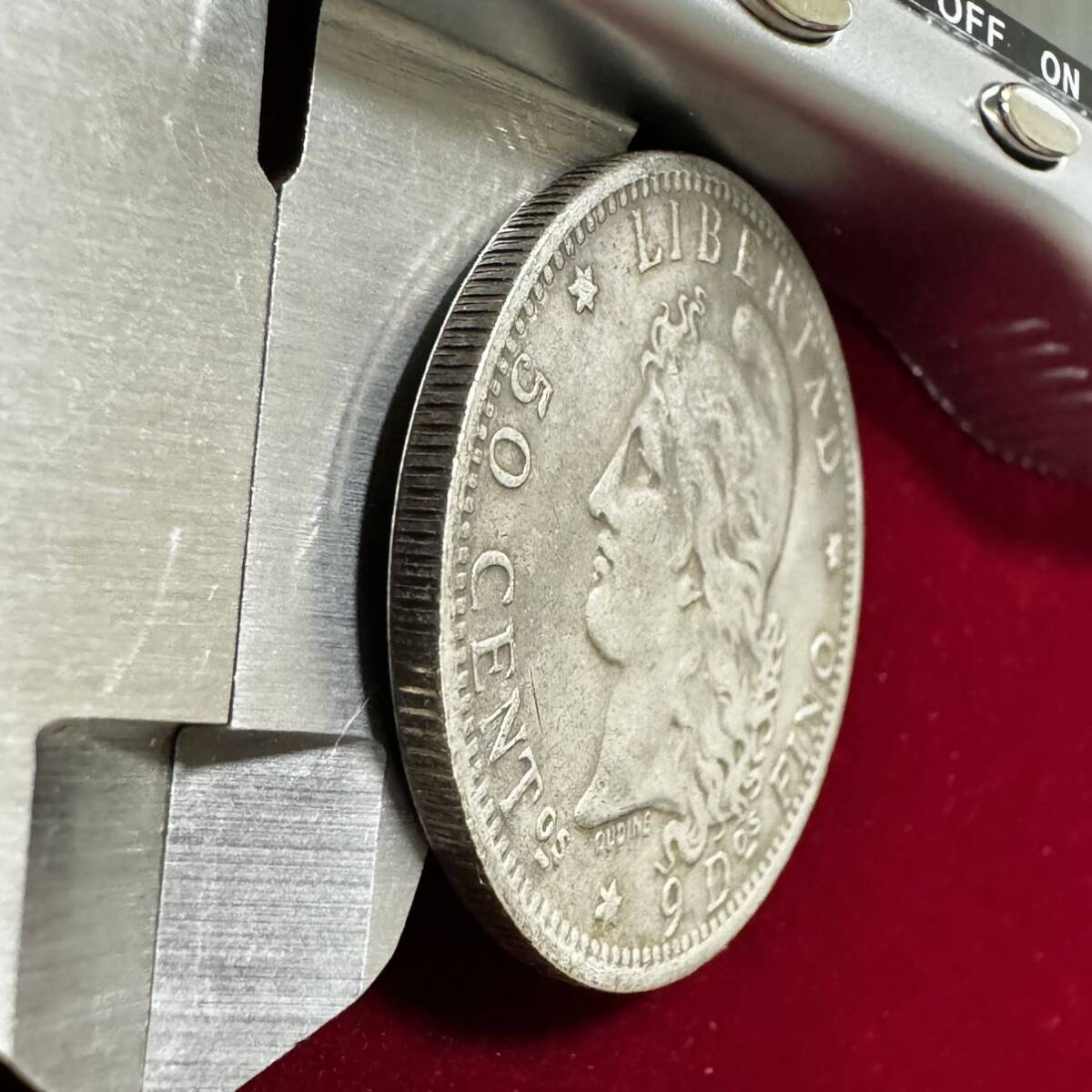 アルゼンチン 連邦共和国 硬貨 古銭 1881年 太陽 花輪 旗 繋ぐ手 リバティ 自由 50セント コイン 銀貨 外国古銭 海外硬貨 の画像3