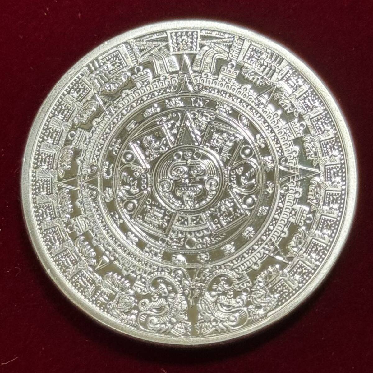 アステカ 硬貨 古銭 族長クアウテモック ククルカンの神殿 アステカ神話 闇の悪鬼 ツィツィミメ 記念メタル コイン 外国古銭 海外硬貨 の画像2