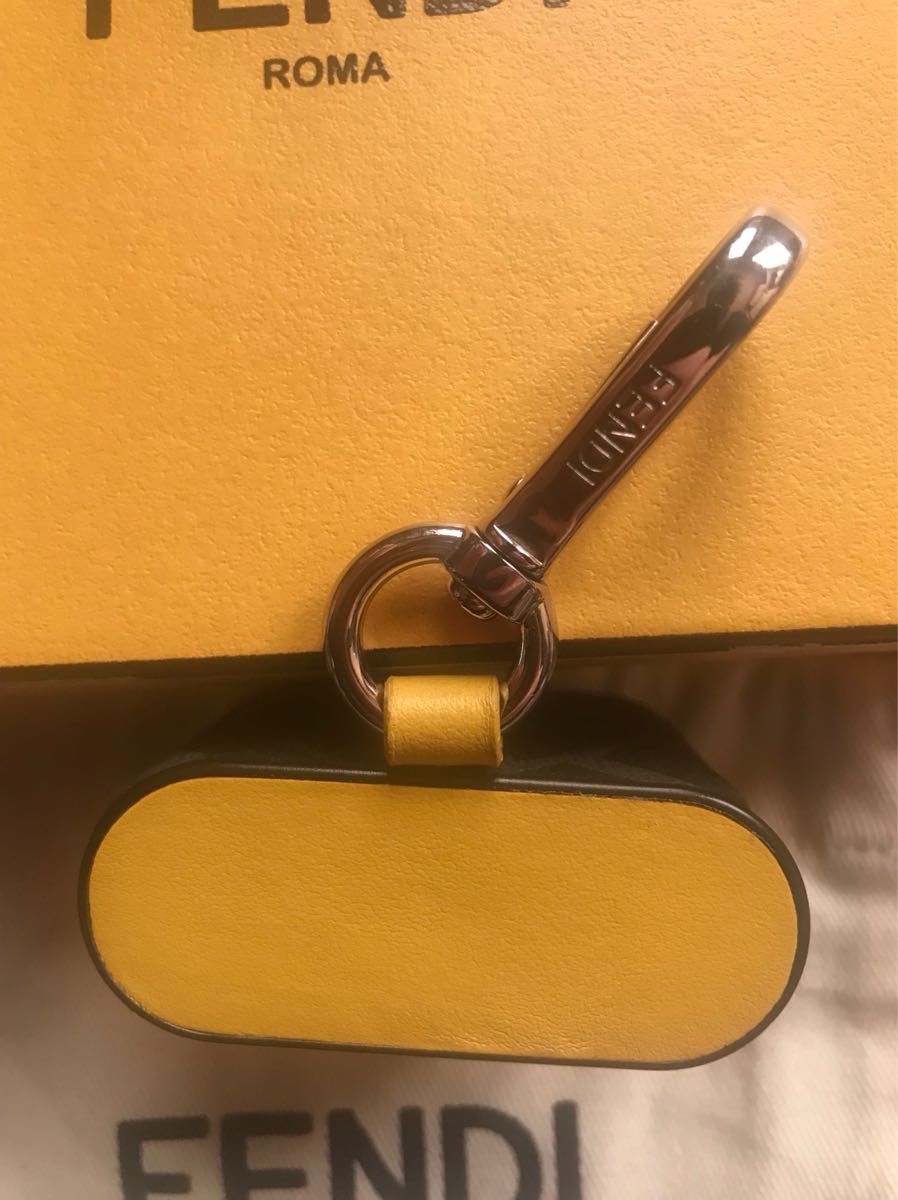 FENDI エアーポッズプロケース FFモチーフ イタリア製 AirPods FENDI エアーポッズプロケース FFモチーフ イタリア製 AirPods