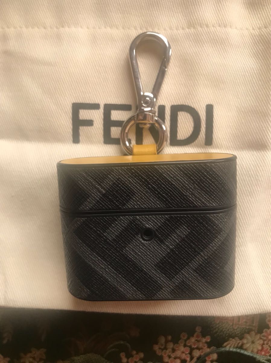 FENDI エアーポッズプロケース FFモチーフ イタリア製 AirPods FENDI エアーポッズプロケース FFモチーフ イタリア製 AirPods