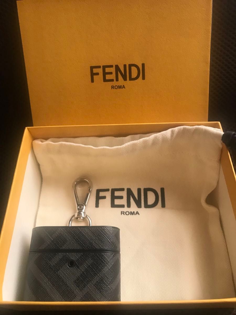 FENDI エアーポッズプロケース FFモチーフ イタリア製 AirPods FENDI エアーポッズプロケース FFモチーフ イタリア製 AirPods
