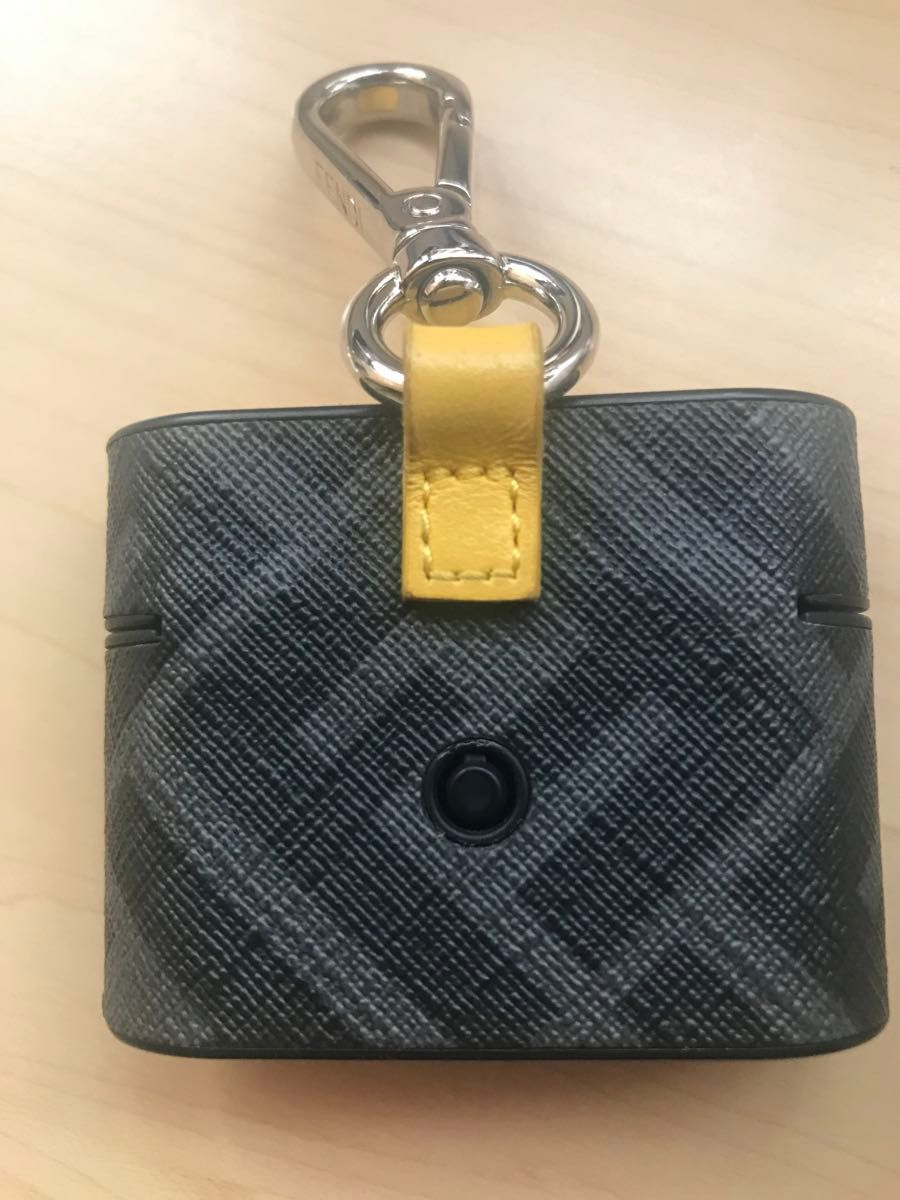 FENDI エアーポッズプロケース FFモチーフ イタリア製 AirPods FENDI エアーポッズプロケース FFモチーフ イタリア製 AirPods