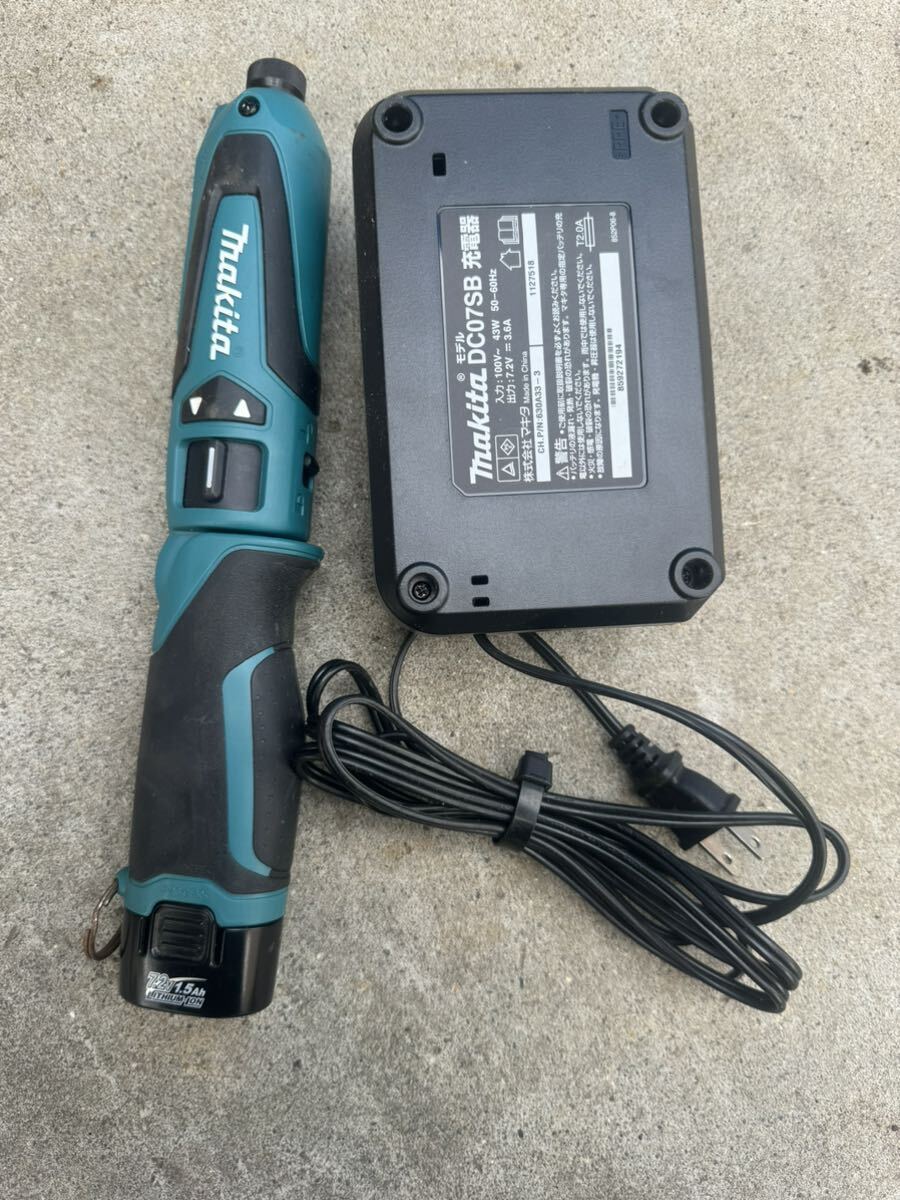 中古品 マキタ makita 充電式ペンインパクトドライバ 7.2V TD021D バッテリー BL0715/充電器DC07SBの画像2