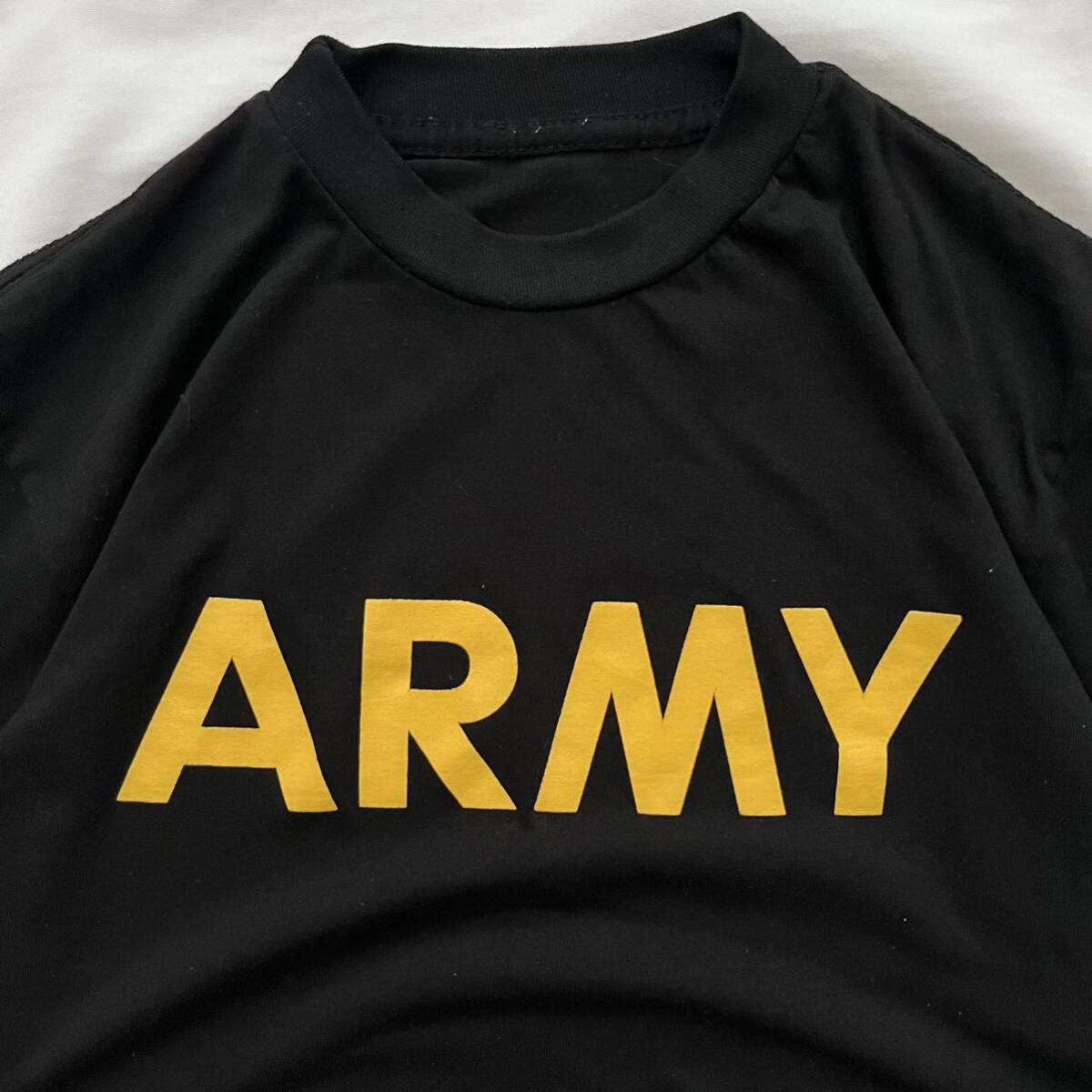 古着 アメリカ軍 U.S.ARMY 黒 ブラック APFU トレーニングTシャツ 半袖 SMALL 送料込_画像2