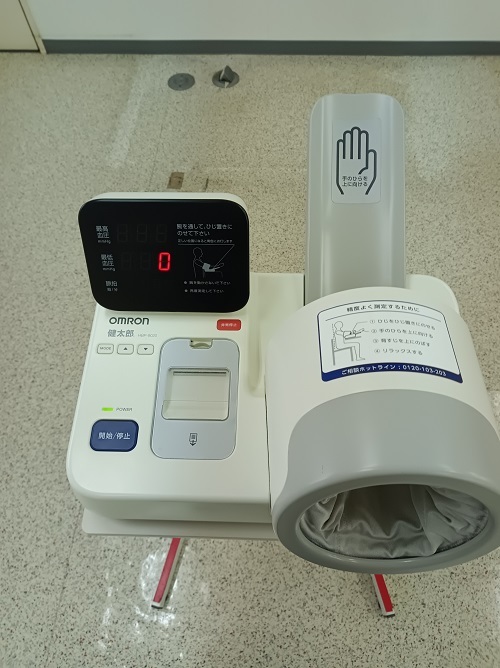 美品 オムロン 自動血圧計 HBP-9020 架台付 実働の画像9