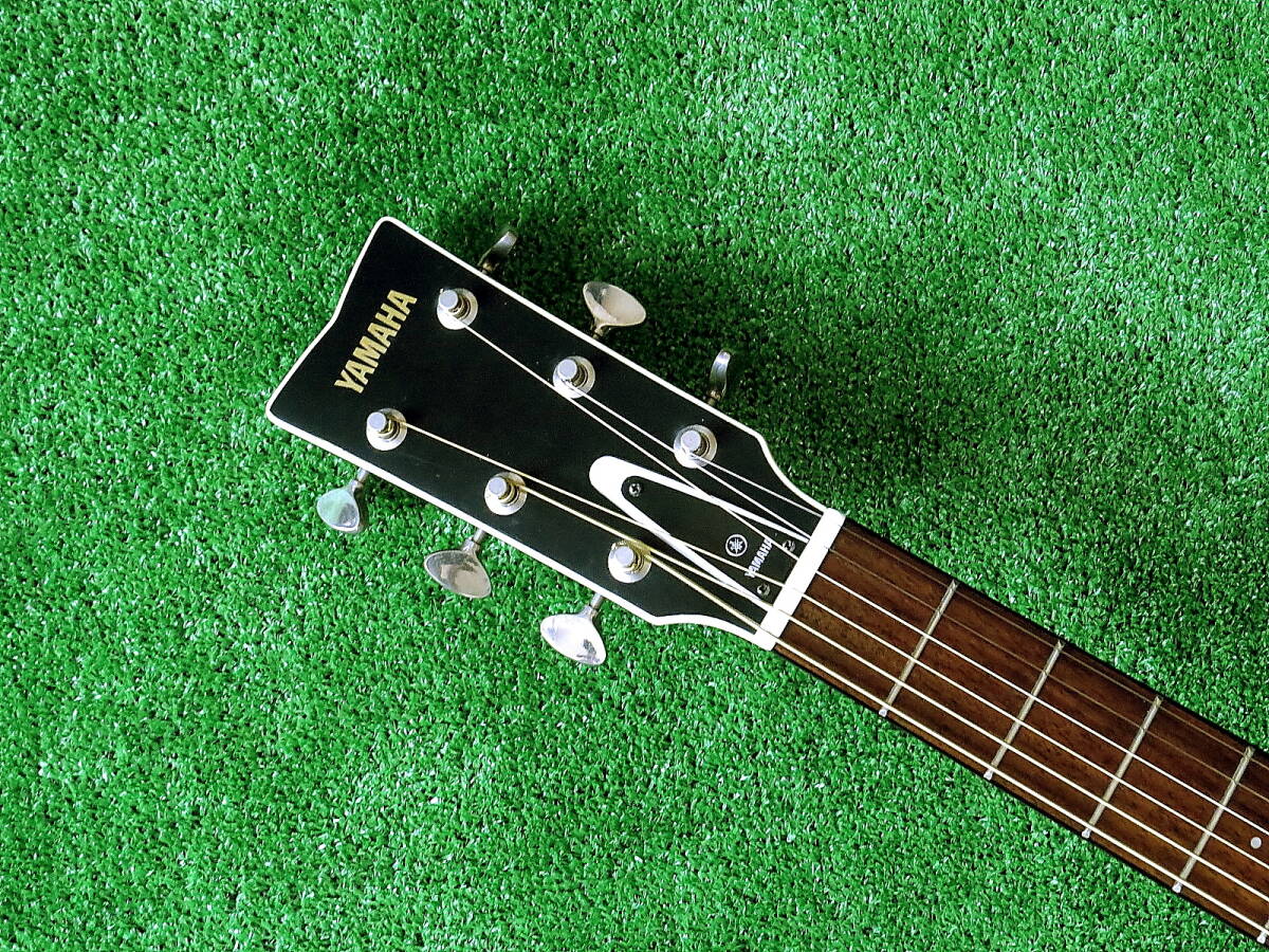 即決 YAMAHA FG-522SJ 表板トップ単板アコースティックギター 良好程度 ヤマハ赤ラベルフォークギター真黒ブラック アコギ用ケース付属の画像2