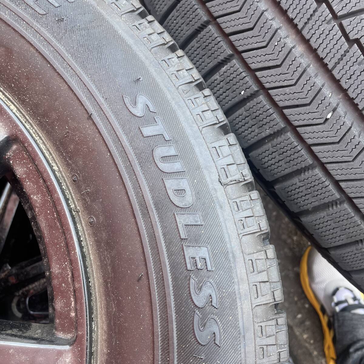 *格安* 4本スタッドレスタイヤホイールセット中古 SEINSTREET 16インチ6.5J 5H PCD114.3 BRIDGESTONE215/65/R16バリ山5.5mm〜の画像7