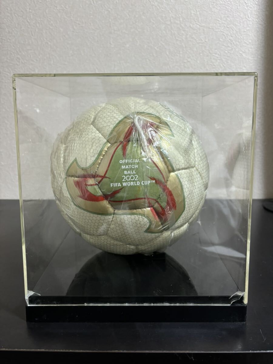 サッカーボール adidas アディダス FIFA Worldcupワールドカップ 日韓大会 2002年 公式球 劣化あり ケース破損ありの画像1