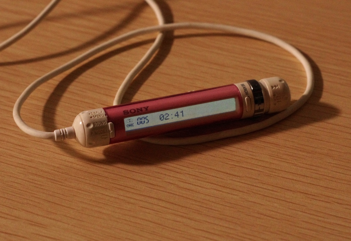  Sony D-NE730 розовый / CD Walkman ( дистанционный пульт не в порядке, утиль )