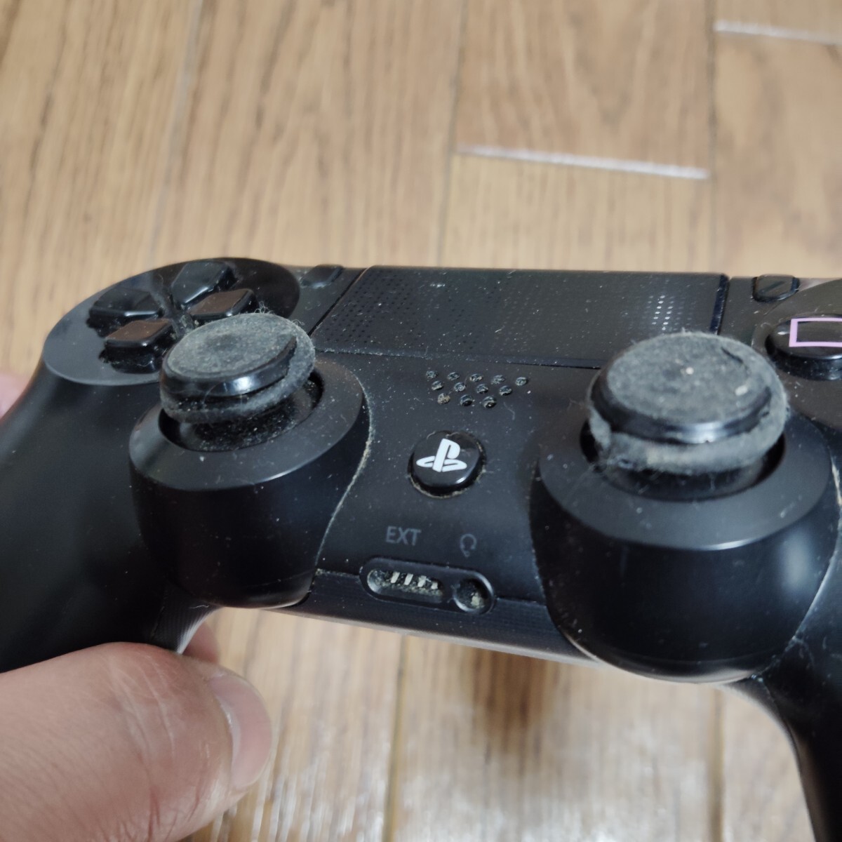 「PS4ワイヤレスコントローラー」（スティック傷みあり・ジャンク）の画像4
