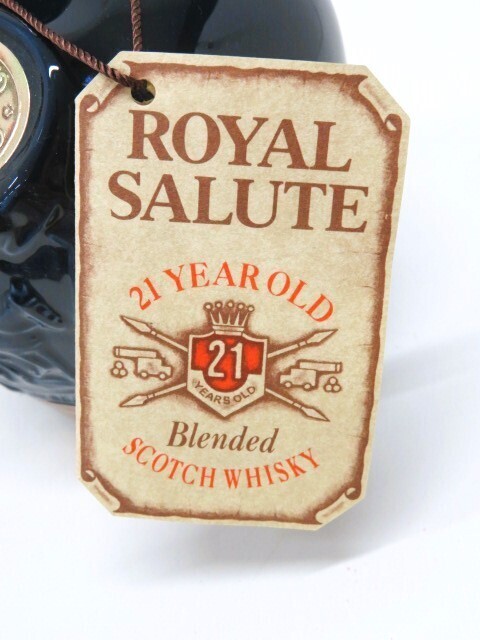 【直接引取不可】hae1429-8 118再 未開栓 ROYAL SALUTE ロイヤル サルート 21年 CHIVAS BROTHERS LTD ウイスキー 青 陶器 700ml 40% 箱付_画像9