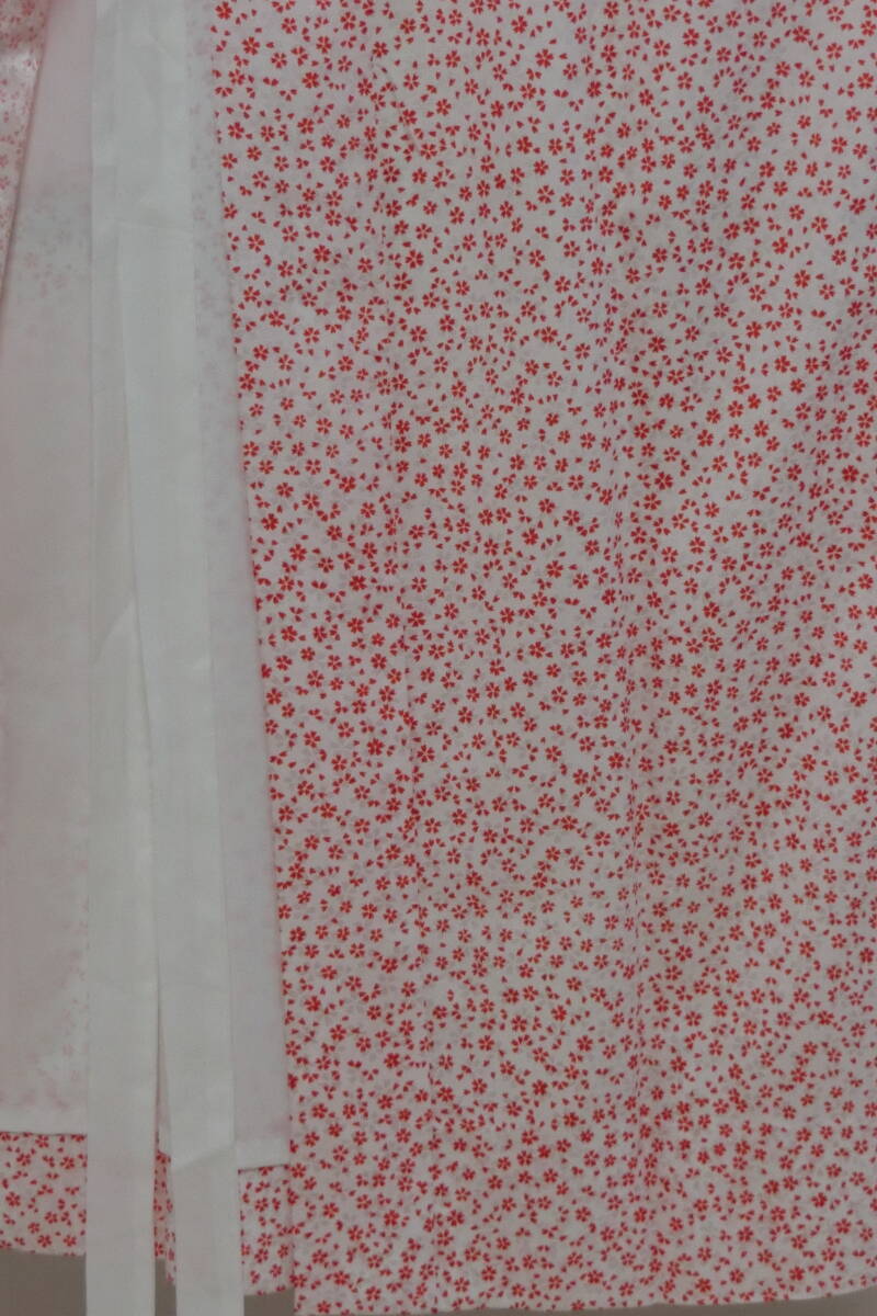 【Q1048】Ｓお仕立て上がりテトロン長襦袢 赤、白地に桜模様 半衿付きの画像4
