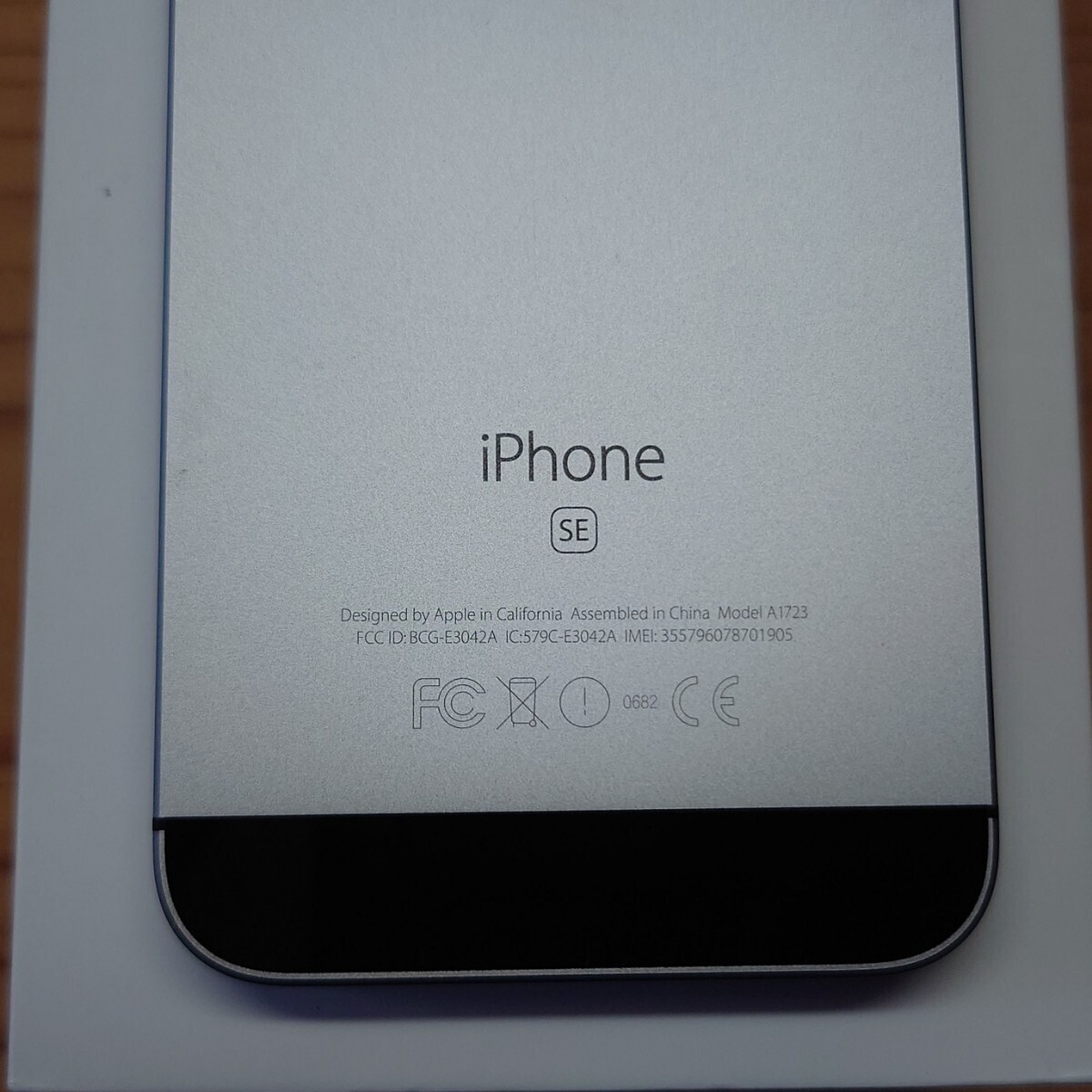 【超美品】Apple iPhone SE（第１世代）16GB スペースグレー(黒) SIMフリー バッテリー95％の画像4