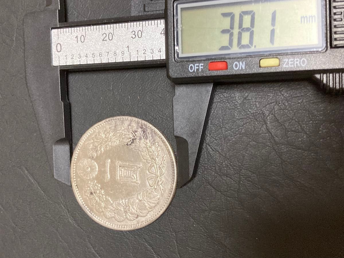 新1円銀貨 明治28年 26.86ｇ 直径 38.1mm 厚さ2.5mm