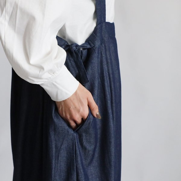 １０００円からスタート １２４cm 甘織デニム 吊り エプロン スカート 背中クロス 贅沢タック ゆったりワ 紐調節可能 ワンピースB20の画像6