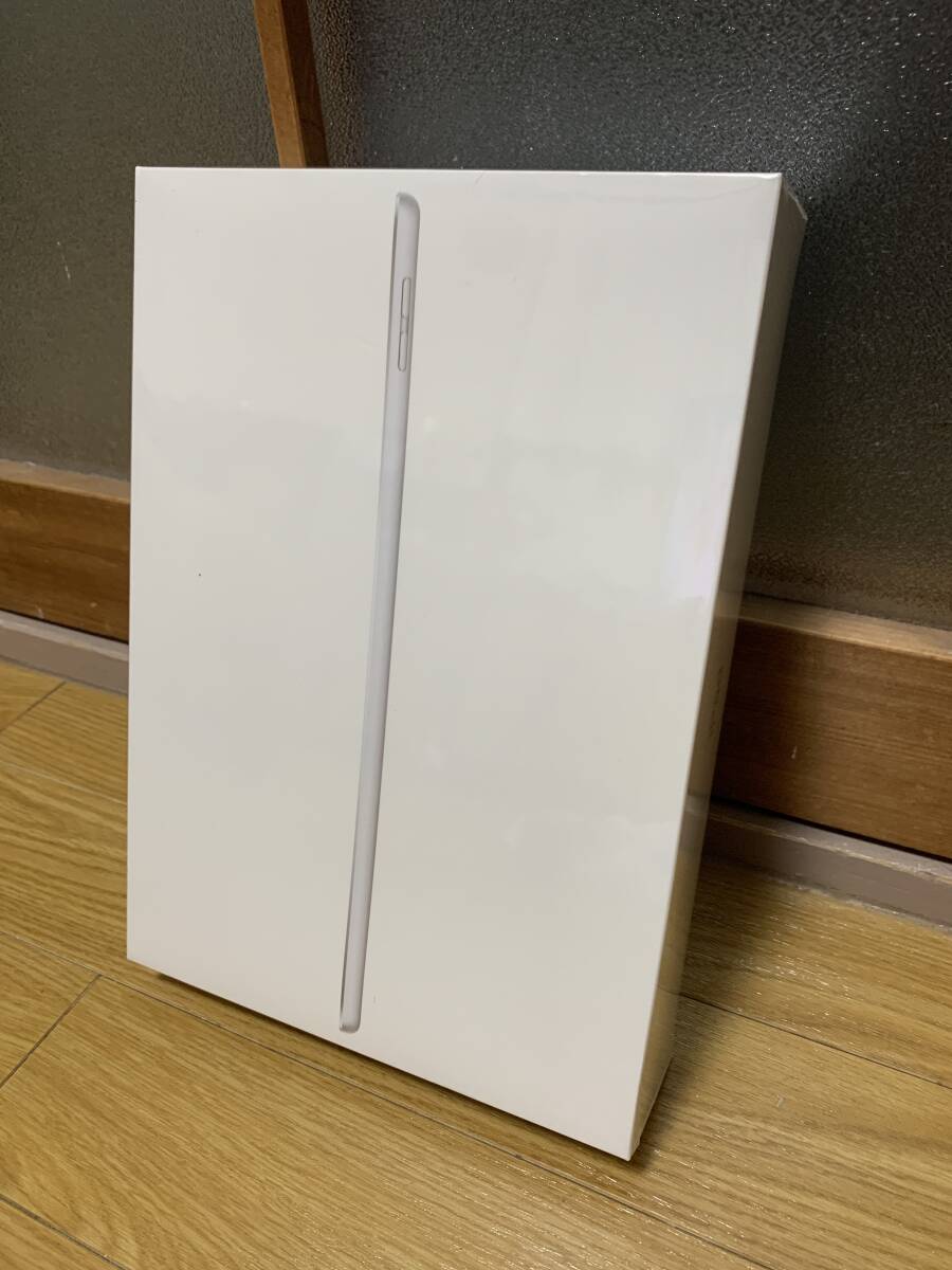 [新品未開封] Apple iPad 第9世代 Wi-Fiモデル 10.2インチ 64GB シルバー 2021年秋モデル MK2L3J/Aの画像1