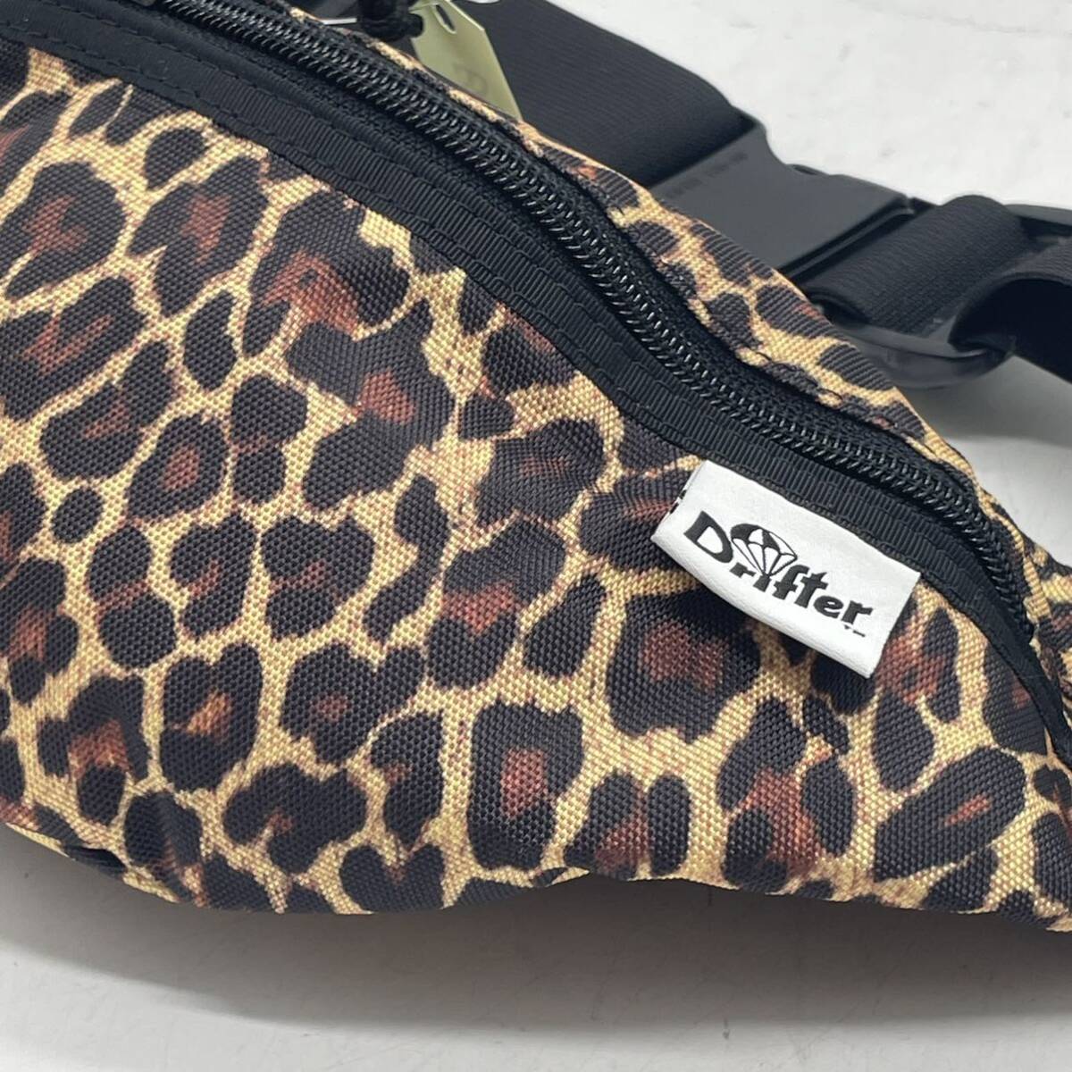 *BN4427*Drifter Drifter body bag waist bag leopard print total pattern belt bag 