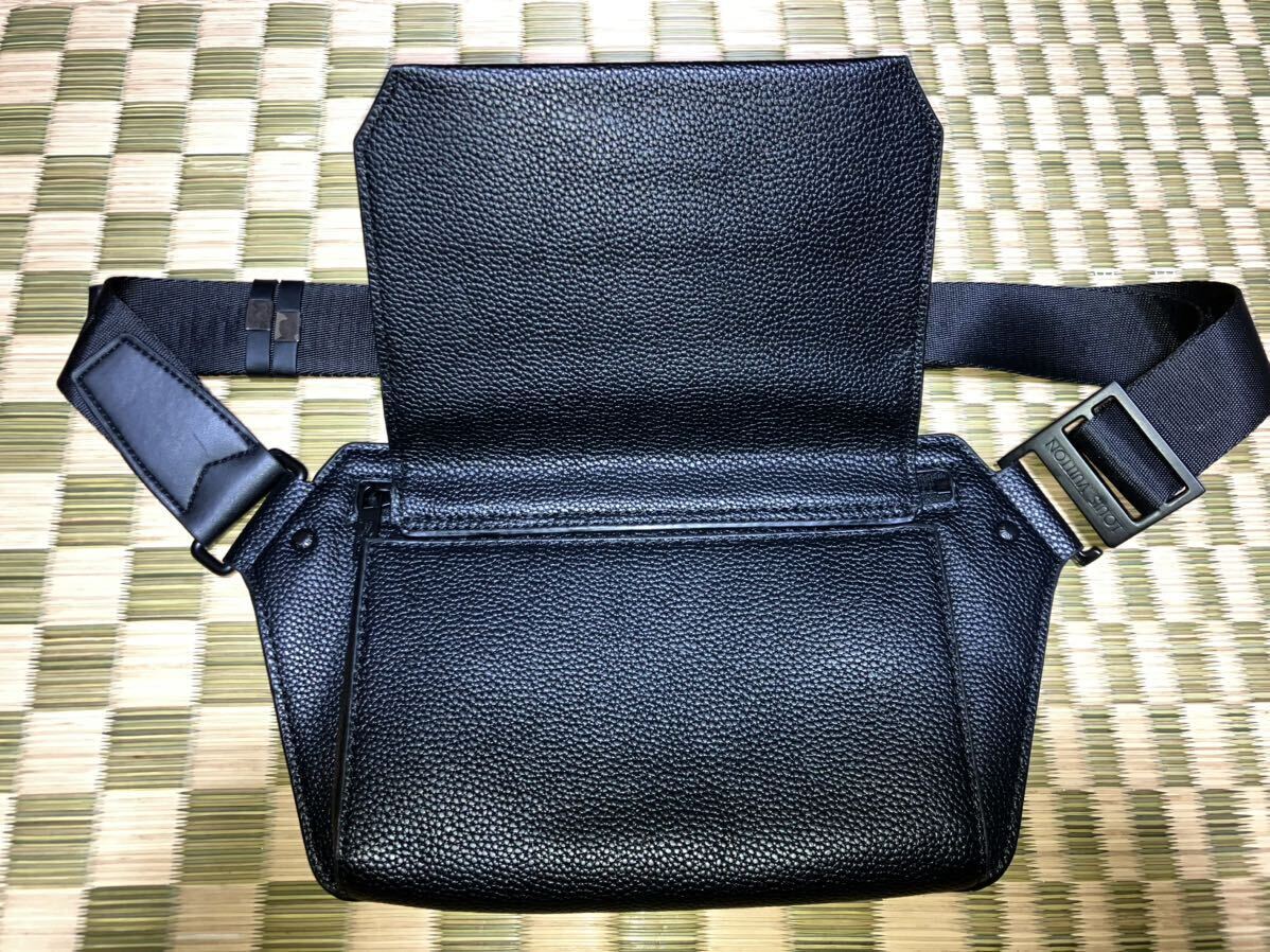 [ beautiful goods *USED goods ]LOUIS VUITTON Louis Vuitton black belt bag body bag leather 